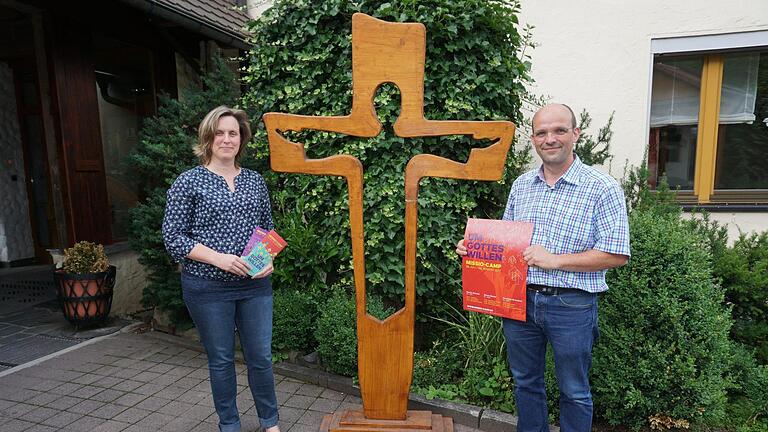 Anke und Stefan Schroth laden zum Missio-Camp ein, das den Titel 'Um Himmels Willen' trägt.  Foto: Marion Eckert       -  Anke und Stefan Schroth laden zum Missio-Camp ein, das den Titel 'Um Himmels Willen' trägt.  Foto: Marion Eckert