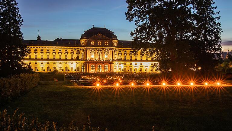 Die kleine Nachtmusik im Hofgarten der Residenz mit dem Philharmonischen Orchester Würzburg im Jahr 2019. Auch im Jubiläumsjahr 2021 wird es zwei Nachtmusiken geben.