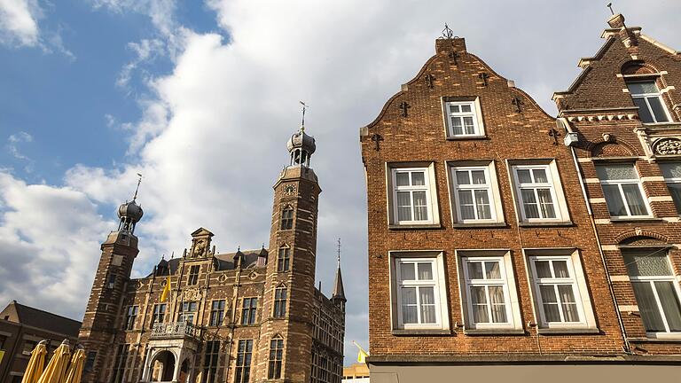 Das historische Rathaus in Venlo (Bild) ist nur eine von vielen mittelalterlichen Fassaden, die die Stadt zu bieten hat. Das historische Rathaus in Venlo (Bild) ist nur eine von vielen mittelalterlichen Fassaden, die die Stadt zu bieten hat. 