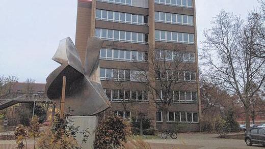 Wartet auf den Abriss: Die alte Richard-Rother-Realschule im Schulzentrum in Kitzingen.