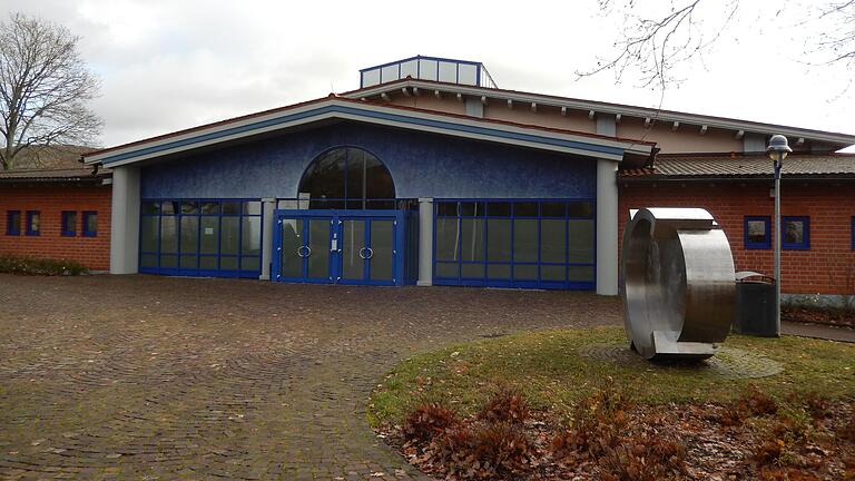 Voraussichtlich in der ersten Januarwoche wird das Impfzentrum Main-Spessart von Marktheidenfeld zurück in die Lohrer Spessarttorhalle ziehen. Für den Trainings- und Spielbetrieb ist die Halle bereits seit Mittwoch gesperrt. Voraussichtlich in der ersten Januarwoche wird das Impfzentrum Main-Spessart von Marktheidenfeld zurück in die Lohrer Spessarttorhalle ziehen. Für den Trainings- und Spielbetrieb ist die Halle bereits seit Mittwoch gesperrt.