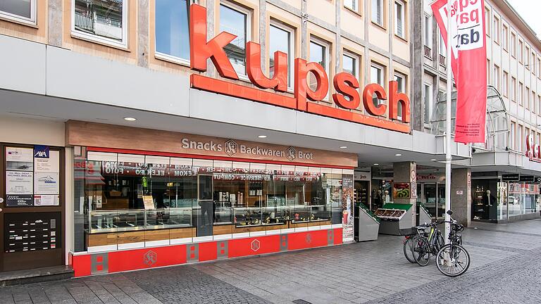 Auf diesen Kupsch-Markt in der Würzburger Domstraße wurde Ende Februar ein Raubüberfall verübt. 45 000 Euro wurden hierbei erbeutet.