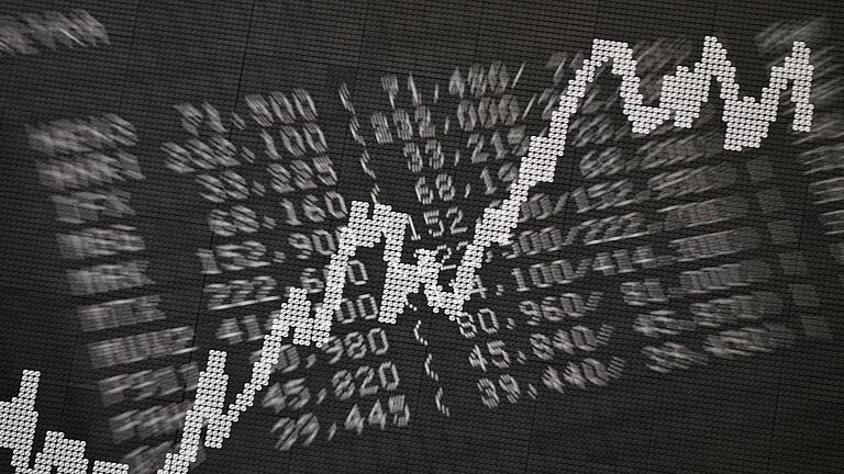 Wertpapierbörse in Frankfurt am Main - Die Dax-Konzerne haben laut einer Studie im vergangenen Jahr mehr als 10 Milliarden Euro Subventionen erhalten (Archivfoto) Wertpapierbörse in Frankfurt am Main - Die Dax-Konzerne haben laut einer Studie im vergangenen Jahr mehr als 10 Milliarden Euro Subventionen erhalten (Archivfoto)