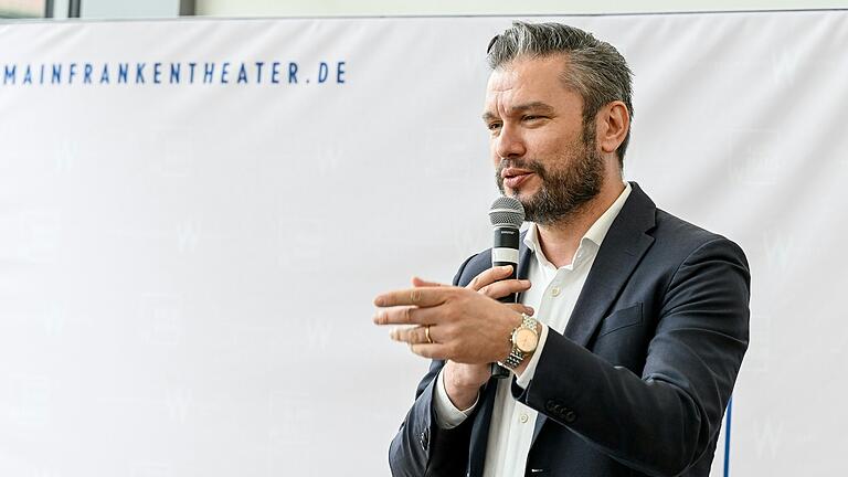 Zum Schluss eine Sinfonie: Für Generalmusikdirektor Enrico Calesso ist es die letzte Saison in Würzburg. Zum Schluss eine Sinfonie: Für Generalmusikdirektor Enrico Calesso ist es die letzte Saison in Würzburg.