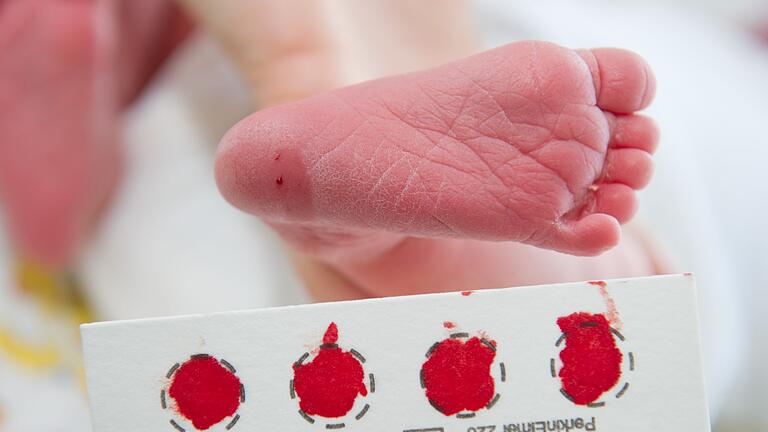 Wissenschaftler forschen zu Genomischem Neugeborenen-Screening       -  Ein Bluttropfen vom Fuß eines Babys genügt, um viele Krankheit zu erkennen. (Archivbild)