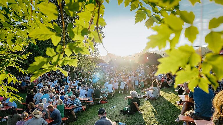 Feierabend im Grünen: Sommer-Flair und entspannte Stimmung bei der Säuplo Serenade in Wülfershausen. Feierabend im Grünen: Sommer-Flair und entspannte Stimmung bei der Säuplo Serenade in Wülfershausen.