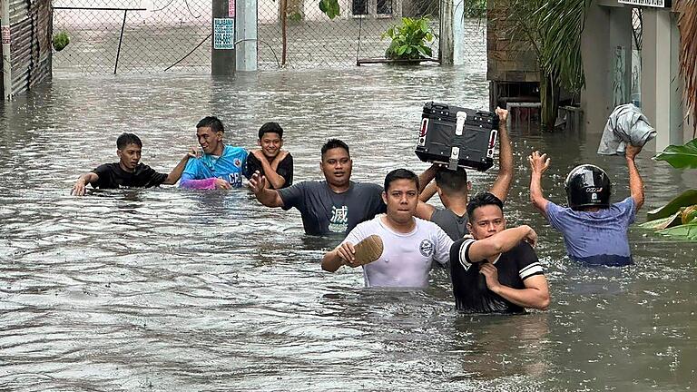 Taifun Gaemi auf den Philippinen - In Manila stand das Wasser teilweise meterhoch. Taifun Gaemi auf den Philippinen - In Manila stand das Wasser teilweise meterhoch.