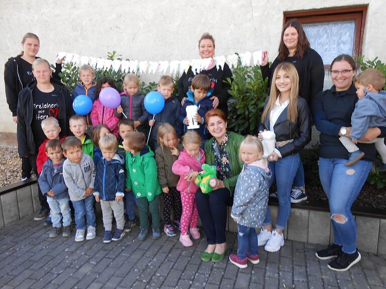 Die Aktion „Zahngesundheit“ wurde im Lindacher Kindergarten auch mit einem Gruppenbild gewürdigt. Die Aktion „Zahngesundheit“ wurde im Lindacher Kindergarten auch mit einem Gruppenbild gewürdigt.