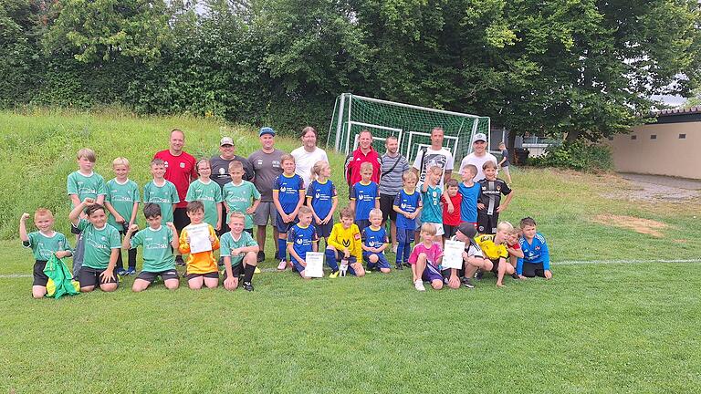 Junioren-Stadtmeisterschaft beim FC Hammelburg       -  In drei Altersklassen wurden beim FC Hammelburg die Junioren-Stadtmeister (im Bild) ermittelt.