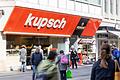 Bekannter Schriftzug, fränkische Farben und jetzt schon eine historische Aufnahme: Auch der Kupsch-Markt in der Kaiserstraße in Würzburg (Foto vom April 2022) wurde inzwischen zu einem Edeka-Markt.&nbsp;