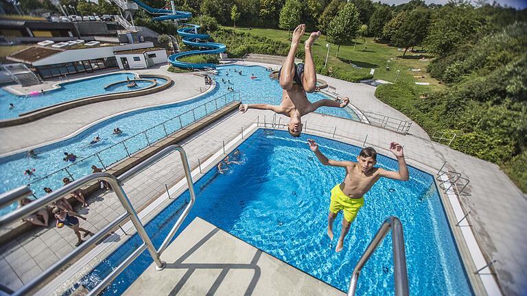 Gehört das Haßfurter Freibad nicht ins Konzept der Green-Smart-City? Online-Buchungen sind bislang offenbar noch nicht möglich. Gehört das Haßfurter Freibad nicht ins Konzept der Green-Smart-City? Online-Buchungen sind bislang offenbar noch nicht möglich.