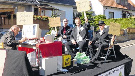 Deutschlands „Steuersünder“ und die Steuerflucht in die Schweiz nahm der Fischerverein aufs Korn. Deutschlands „Steuersünder“ und die Steuerflucht in die Schweiz nahm der Fischerverein aufs Korn.