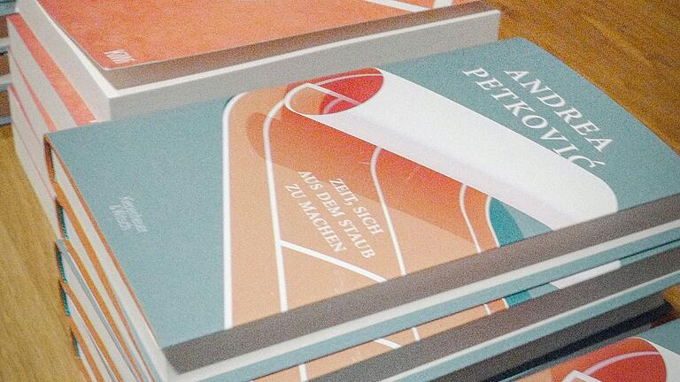 In ihrem autobiografischen Buch 'Zeit, sich aus dem Staub zu machen' beschreibt Andrea Petković den Ausstieg aus dem Profisport und was sich seit dem Tennis-Karriereende in ihrem Leben geändert hat.