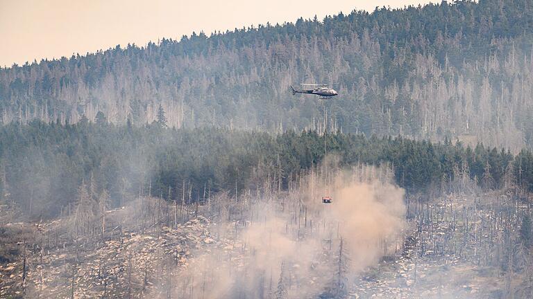 Großbrand am Brocken im Harz       -  Brandstiftung ist laut Experten nicht ausgeschlossen.