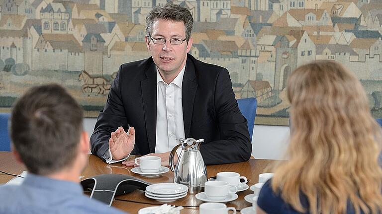 Interview mit CSU-Generalsekretär Markus Blume       -  Der CSU-Generalsekretär Markus Blume im Gespräch mit den Redakteuren Benjamin Stahl und Angelika Kleinhenz in Würzburg.