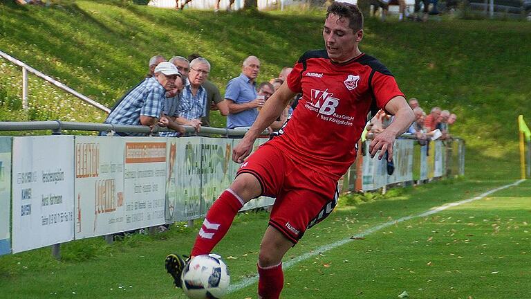 Martin Thomann hat beim TSV Aubstadt eine rasante Entwicklung hingelegt und sich zum absoluten Leistungsträger entwickelt. Nach seiner Vertragsverlängerung will er mit dem TSV im Spitzenspiel gegen Seligenporten die Tabellenführung verteidigen.