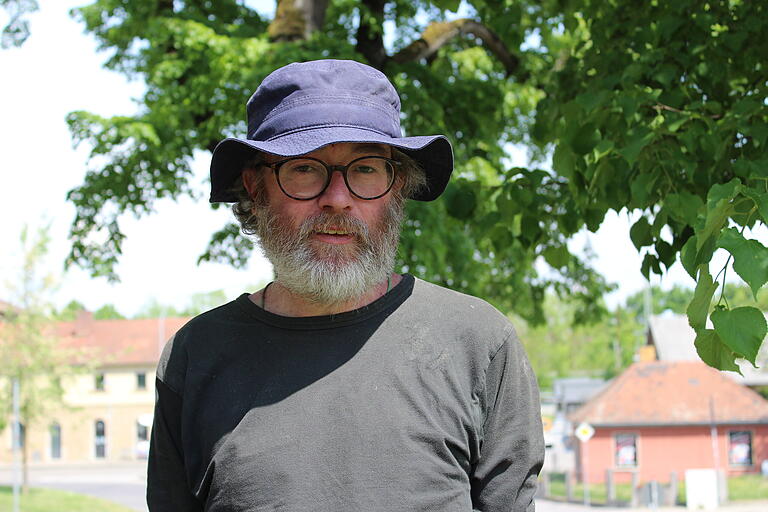 Thomas Frantzen aus Haßfurt möchte aufgrund des 9-Euro-Tickets wieder Zug fahren. Thomas Frantzen aus Haßfurt möchte aufgrund des 9-Euro-Tickets wieder Zug fahren.