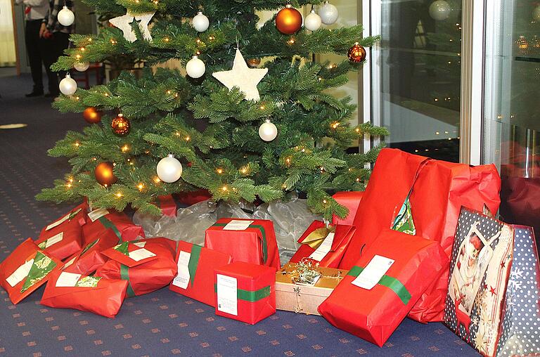 Weihnachts-Wunschbaumaktion in Gerolzhofen: 'Herzlichen Dank, liebe Wunsch-Erfüller' Weihnachts-Wunschbaumaktion in Gerolzhofen: 'Herzlichen Dank, liebe Wunsch-Erfüller'