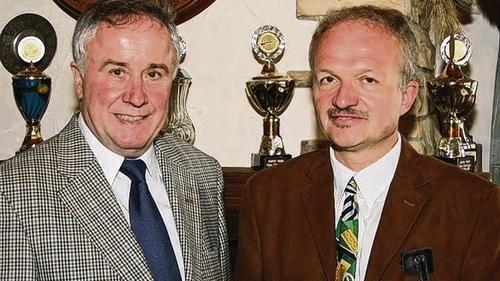 Ludwig Keller (links), Stadtratsfraktionsvorsitzender der Freien Wähler aus Marktheidenfeld, erhielt für sein langjähriges Engagement die goldene Ehrennadel des FW-Landesverbandes aus der Hand des Bezirksvorsitzenden Hans Jürgen Fahn. Ludwig Keller (links), Stadtratsfraktionsvorsitzender der Freien Wähler aus Marktheidenfeld, erhielt für sein langjähriges Engagement die goldene Ehrennadel des FW-Landesverbandes aus der Hand des Bezirksvorsitzenden Hans Jürgen Fahn.
