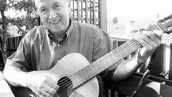Entspannt und mit der Gitarre - Entspannt und mit der Gitarre in
der Hand: 'Waldi' Horn vor drei
Jahren auf seiner Terrasse in
Rieneck. ARCHIV- Entspannt und mit der Gitarre - Entspannt und mit der Gitarre in
der Hand: 'Waldi' Horn vor drei
Jahren auf seiner Terrasse in
Rieneck. ARCHIV-