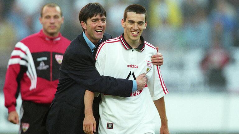 Der junge Danny Schwarz (rechts) mit seinem damaligen Trainer Joachim Löw (links) nach dem 2:0-Sieg im DFB-Pokal-Endspiel 1997 gegen Cottbus.