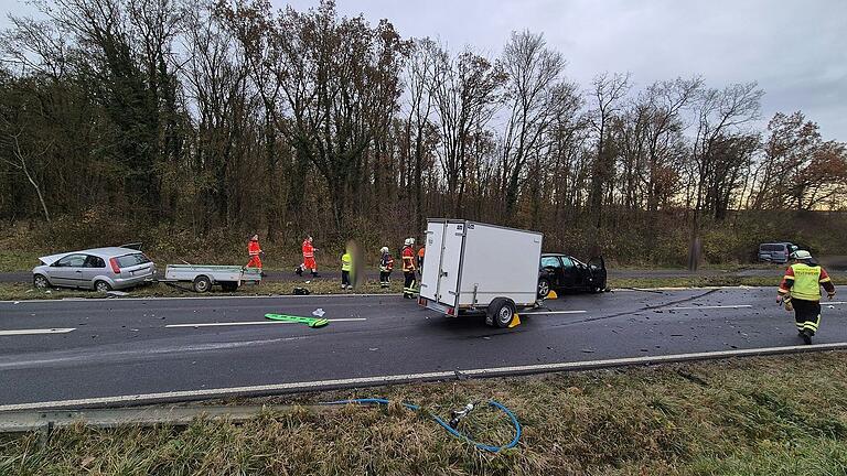 Drei Autos waren an einem Unfall auf der B19 beteiligt.