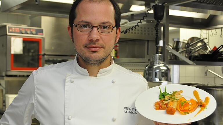 Im Restaurant des Weinhaus Anker in Marktheidenfeld hat sich das Team um Küchenchef Bernhard Lermann wieder einen 'Bib gourmand' im Guide Michelin erworben.