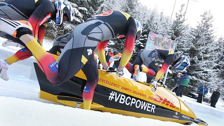 Die Favoriten sind andere, aber ihr Tatendurst ist groß vor der WM: Johannes Lochner, Florian Bauer, Christopher Weber und Unterfranke Christian Rasp (von rechts), hier beim Viererbob-Weltcup im Januar in Igls.