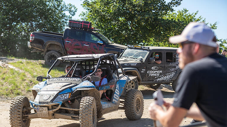 Zahlreiche Besucher bei der Abenteuer & Allrad Off-Road-Messe am Donnerstag 16.06.22 in Bad Kissingen.