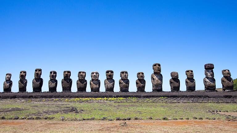 Osterinsel       -  Heute gehört die Pazifikinsel zu Chile, auch wenn dessen Küste etwa 3.500 Kilometer entfernt liegt.