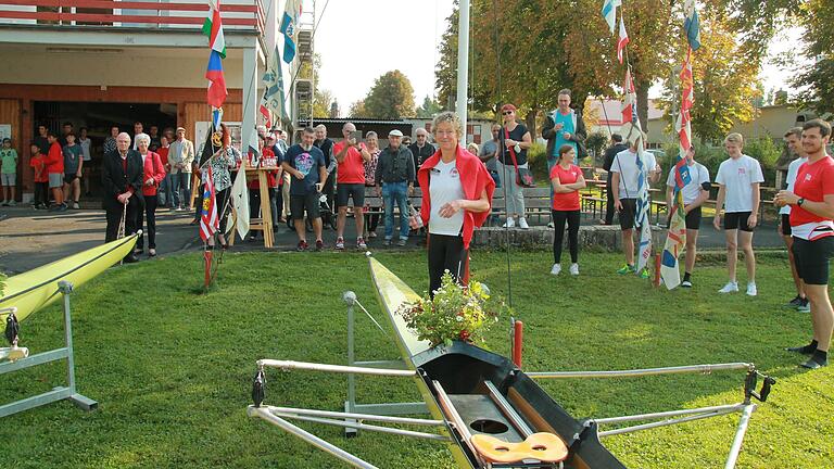 Fröhliche Gesichter bei der Bootstaufe im Ruder-Club Karlstadt