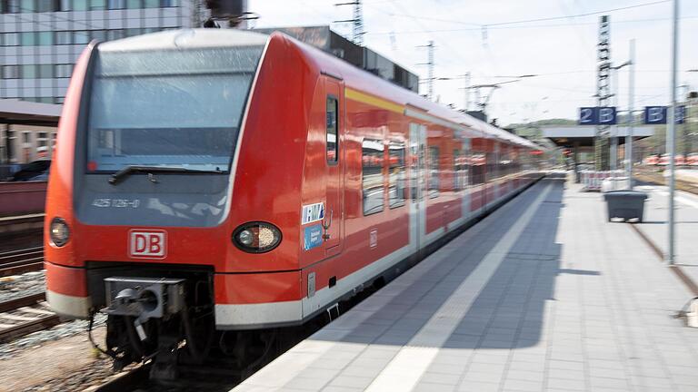 Aus der Regionalbahn nach Treuchtlingen könnte künftig eine Regio-S-Bahn nach Marktbreit (Lkr. Kitzingen) werden.