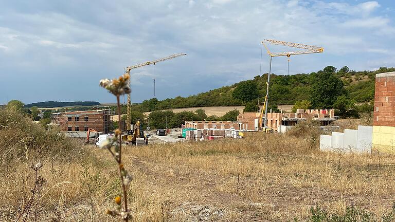 In vielen Teilen Stadtlauringens laufen die Bauarbeiten auf Hochtouren, wie hier am Kernort der Marktgemeinde. In vielen Teilen Stadtlauringens laufen die Bauarbeiten auf Hochtouren, wie hier am Kernort der Marktgemeinde. 