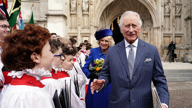 Commonwealth Day in Großbritannien.jpeg       -  Nur noch knapp zwei Wochen: König Charles III. und seine Frau Camilla vor der traditionsreichen Krönungskirche im Herzen Londons.