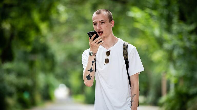 Normalerweise nutzt Constantin Thein die Spracherkennung an seinem Handy, wenn er gerade die Hände nicht frei hat. Am vergangenen Montag hat sie ihn vor einem Überfall in Würzburg gerettet.