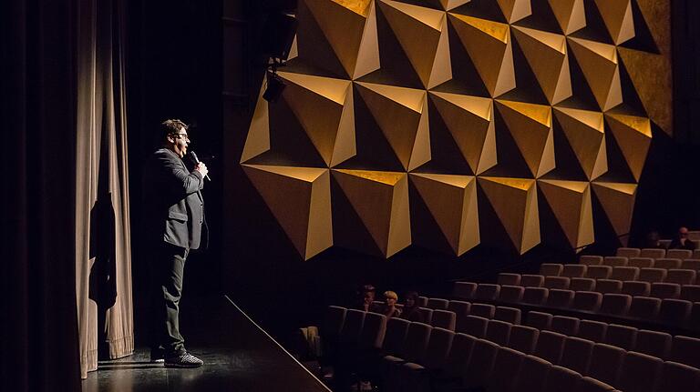 Theaterleiter Christian Federolf- Kreppel wird in den kommenden Jahren kein Publikum mehr im Theater begrüßen können.