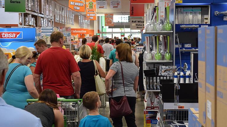 Der Globus-Baumarkt in Kitzingen will trotz Energiekrise eine 'angenehme Einkaufsatmosphäre' erhalten. Der Globus-Baumarkt in Kitzingen will trotz Energiekrise eine 'angenehme Einkaufsatmosphäre' erhalten.