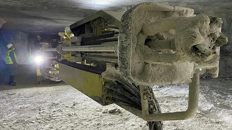 Blick ins Innere des Bergwerks Hüttenheim der Firma Knauf, in dem Anhydrit abgebaut wird: So ähnlich könnte es bald auch unter der Erde in der Altertheimer Mulde aussehen.