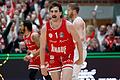 Dreier rein, Zunge raus: Zac Seljaas nach seinem zweiten erfolgreichen Dreier für die Würzburg Baskets im Duell mit der BG Göttingen.