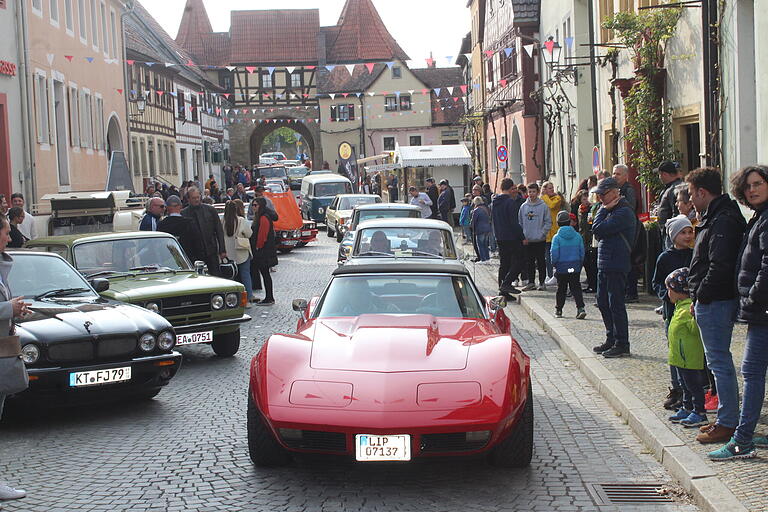 Oldtimer-Markt, Musik und Tanz bei den Prichsenstadt Classics im vergangenen Jahr. Oldtimer-Markt, Musik und Tanz bei den Prichsenstadt Classics im vergangenen Jahr.