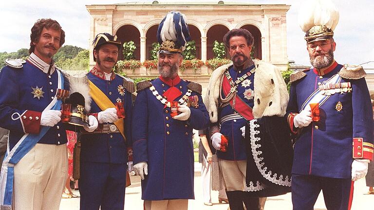 Die 'Wittelsbacher' waren schon immer ein begehrtes Motiv. Das Foto aus dem Jahr 1999 zeigt Peter Krug (Mitte) mit den damaligen Darstellern von Ludwig I., Maximilian II., Ludwig II. und Ludwig III.