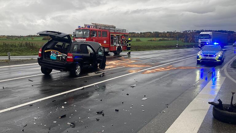 Bei einem Unfall im Osten von Volkach an der Kreuzung der Umgehungsstraße und Eichfelder Straße sind vier Menschen verletzt worden. Der Unfallverursacher und eine Mutter mit ihren zwei kleinen Kindern.