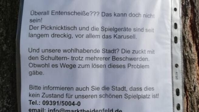 Dieser Zettel hängt am Spielplatz bei den Maradiesseen.