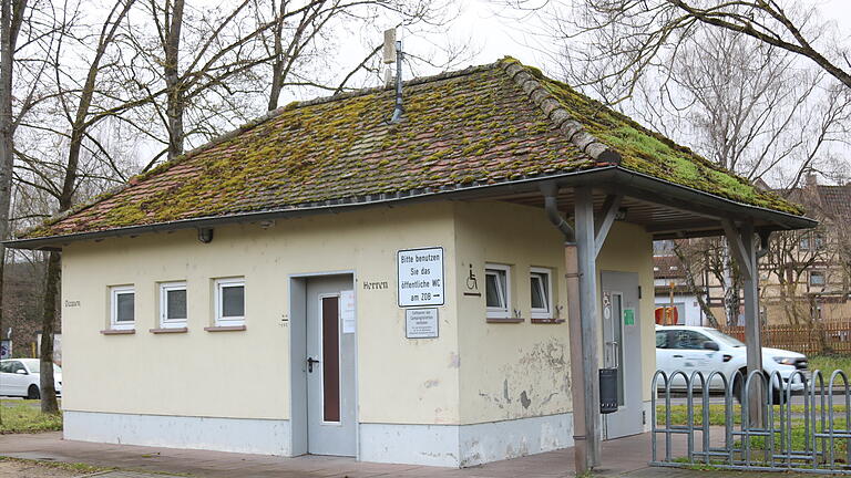 Das Toilettenhäuschen an der Lohrer Mainlände ist seit Jahren außer Betrieb. Die Stadt plant nun einen Ersatzbau in Modulbauweise. Das Toilettenhäuschen an der Lohrer Mainlände ist seit Jahren außer Betrieb. Die Stadt plant nun einen Ersatzbau in Modulbauweise.