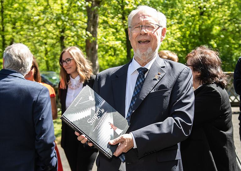 Sein gewinnbringendes Lachen bleibt in Erinnerung: Walter Kolbow 2019 bei der Feier zu seinem 75. Geburtstag.