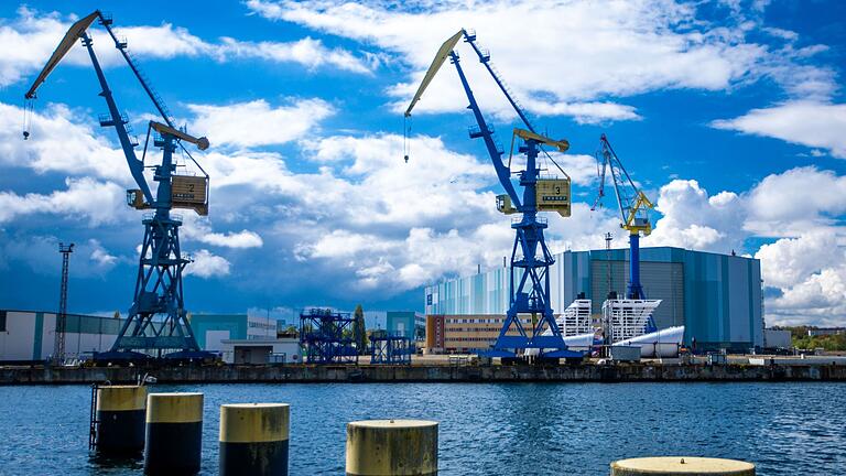 Wismarer Werft       -  Der Kieler U-Bootbauer Thyssenkrupp Marine Systems (TKMS) will einen dreistelligen Millionenbetrag in den Standort Wismar investieren. (Archivbild)
