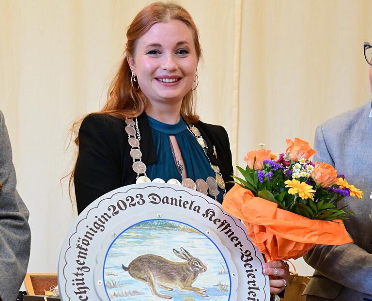 Daniela Kessner-Beierlein ist Höchbergs neue Schützenkönigin. Daniela Kessner-Beierlein ist Höchbergs neue Schützenkönigin.