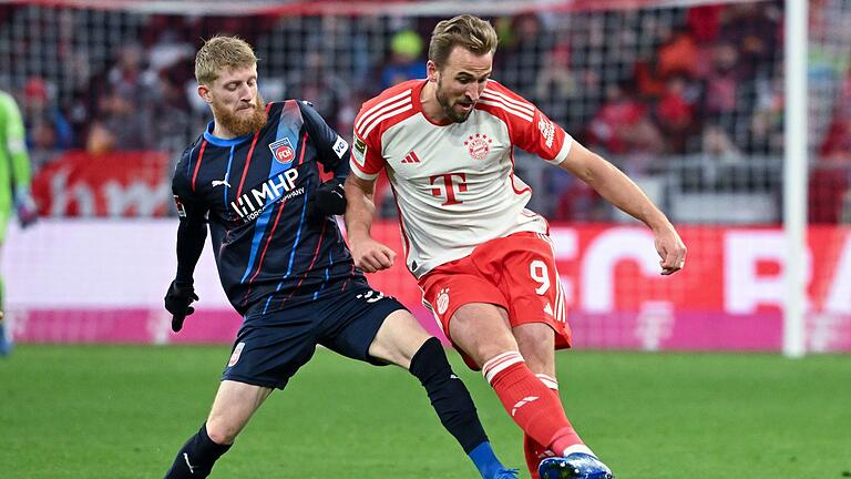 Jan-Niklas Beste und Harry Kane       -  Jan-Niklas Beste (l) hat Bayern-Erfahrung. Mit Hoffenheim spielte er schon in München und gegen Harry Kane (r).