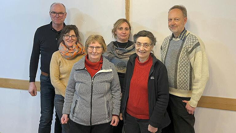 Der amtierende Kirchenvorstand der evangelischen Gemeinde in Bischofsheim/Rhön: (von links) Thomas Zecher, Monika Schwander, Hildegard Nägler, Anett Podda, Monika Muck und Dr. Harald Denzel. Der amtierende Kirchenvorstand der evangelischen Gemeinde in Bischofsheim/Rhön: (von links) Thomas Zecher, Monika Schwander, Hildegard Nägler, Anett Podda, Monika Muck und Dr. Harald Denzel.