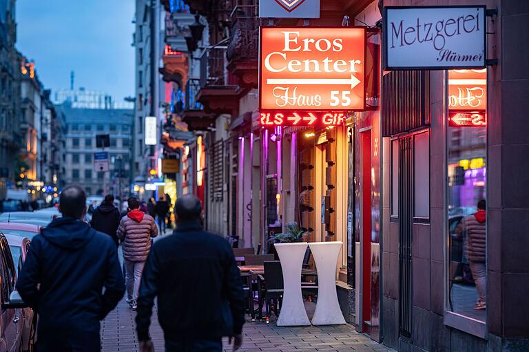 Wie viele Frauen gehen wirklich in Bordellen oder auf dem Straßenstrich selbstbestimmt der Prostitution nach? Laut Bär seien es weniger als zehn Prozent. Das Bild zeigt das Frankfurter Bahnhofsviertel.